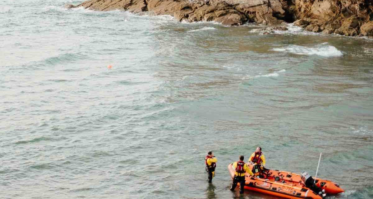87 Migranten in einem Boot 13 Meilen vor Cádiz gerettet
